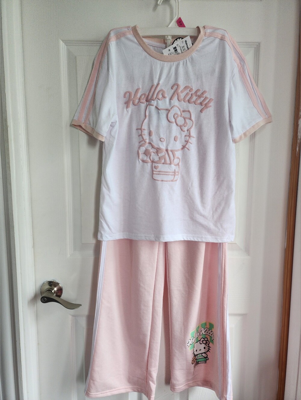 Hello Kitty Girls' Wide Leg Sweatpants in pink S Med/ 100037